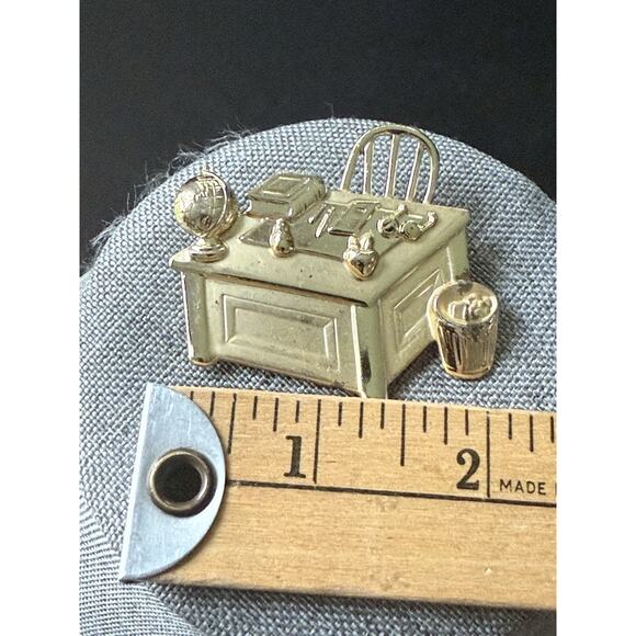 Vintage JJ Jonette Gold Tone Teacher Desk Brooch Pin Professor Book Apple - Picture 5 of 5
